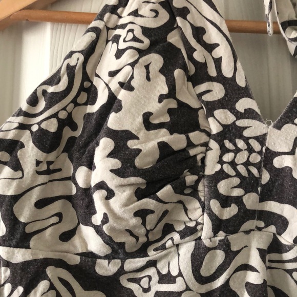 3 for $10 ❤️ Patterned v neck halter top - Picture 3 of 6